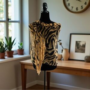 💖 Stylish Silk Animal Print Scarf with Fringe 💖